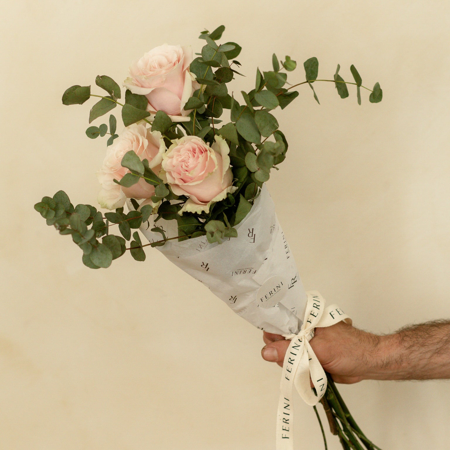Rosas en Madrid - Detalle rosa con Envío Rápido