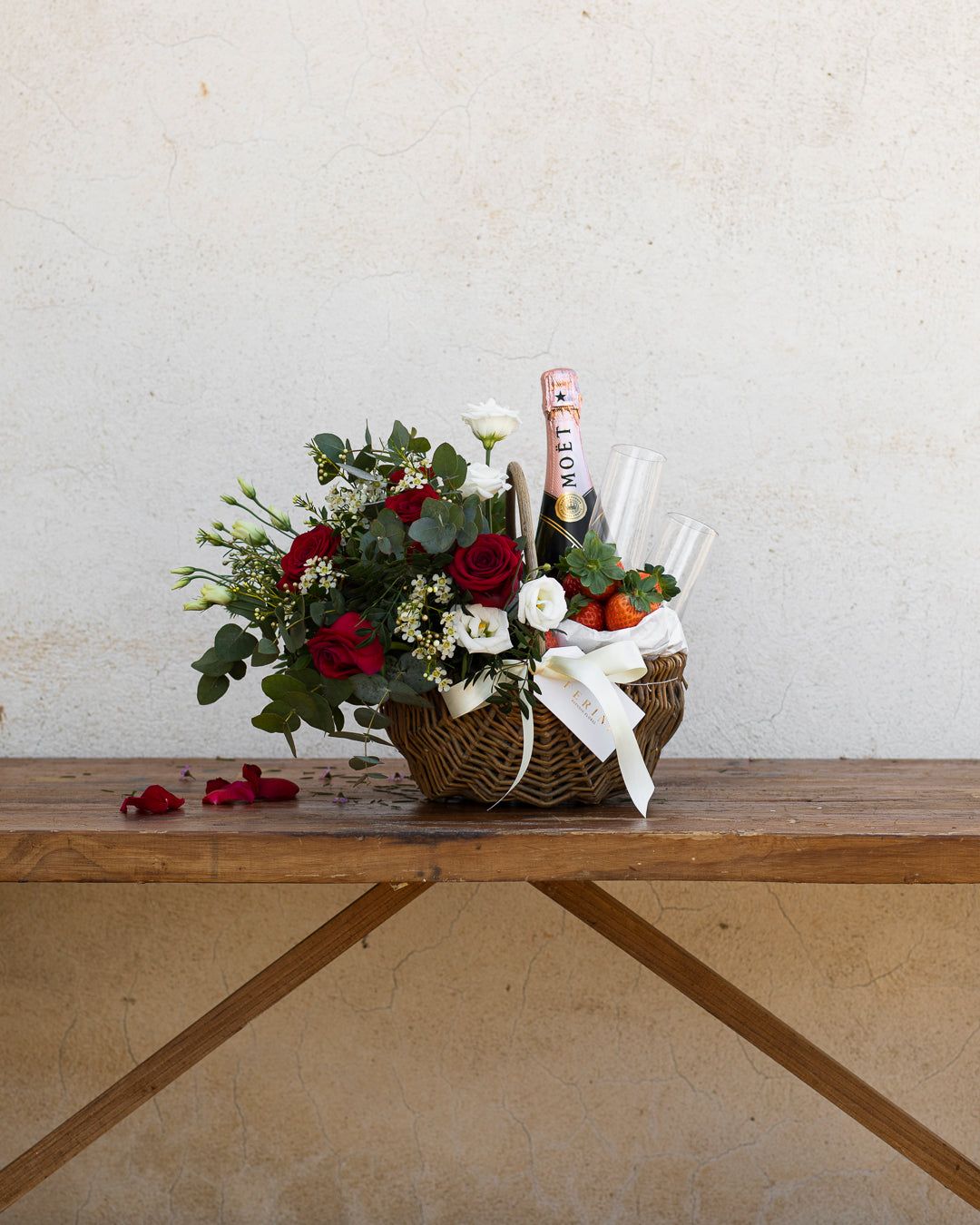 Cesta de picnic de flor natural